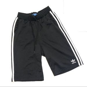 ADIDAS shorts with drawstring and back pocket